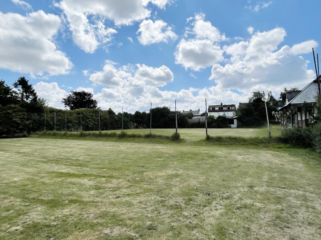 Lot: 44 - VALUABLE LAND WITH PLANNING FOR SEVEN NEW HOMES -
